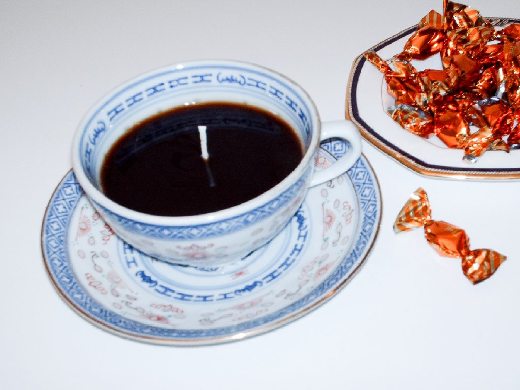 COME FARE UNA TAZZA DI CAFFE’ CON CANDELA
